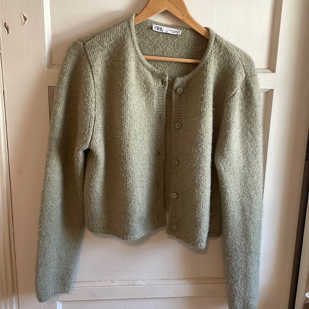 Zara cardigan no rips or tears